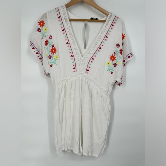 Colorful Embroidered White Romper - Picture 1 of 4